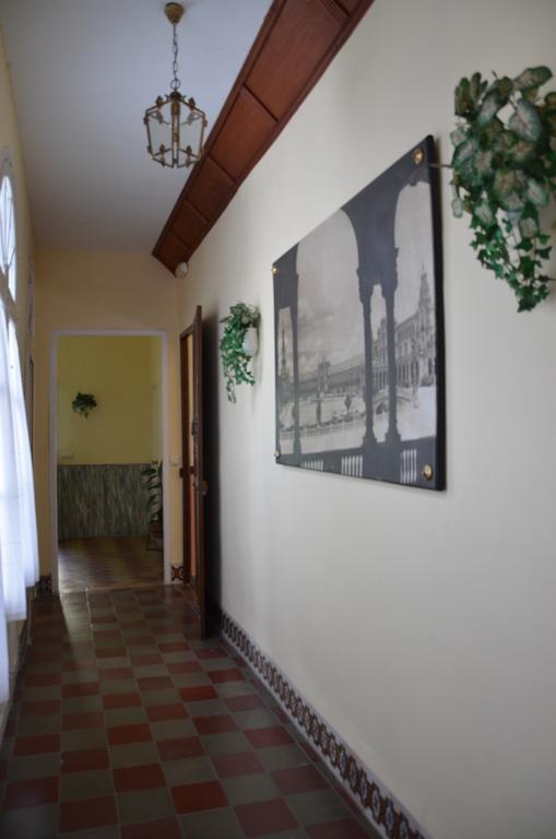 Pension Bienvenido Seville Exterior photo