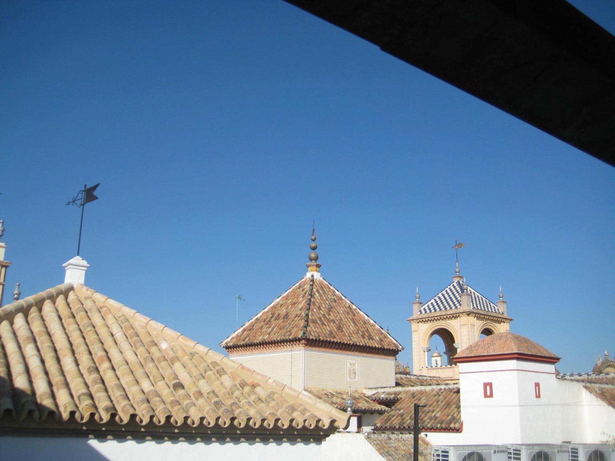 Pension Bienvenido Seville Exterior photo