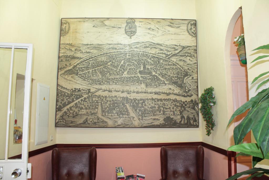 Pension Bienvenido Seville Exterior photo